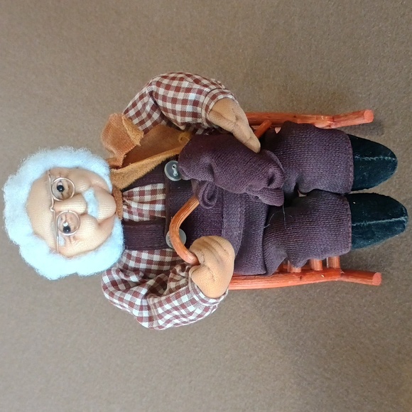 Collectable Grandma & Grandpa in rocking chair - Picture 6 of 10